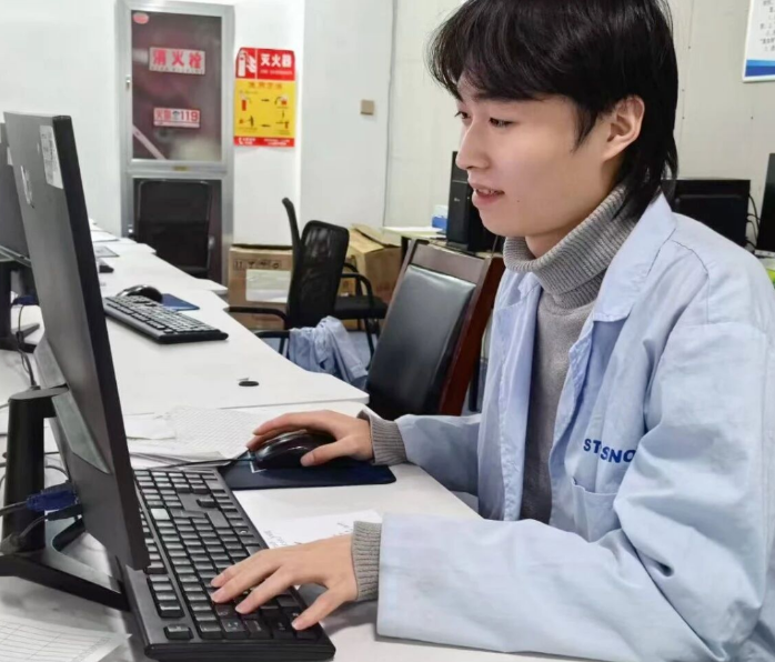 星火成炬，匠心筑梦：谁是年度最闪耀的“星”力量？配图