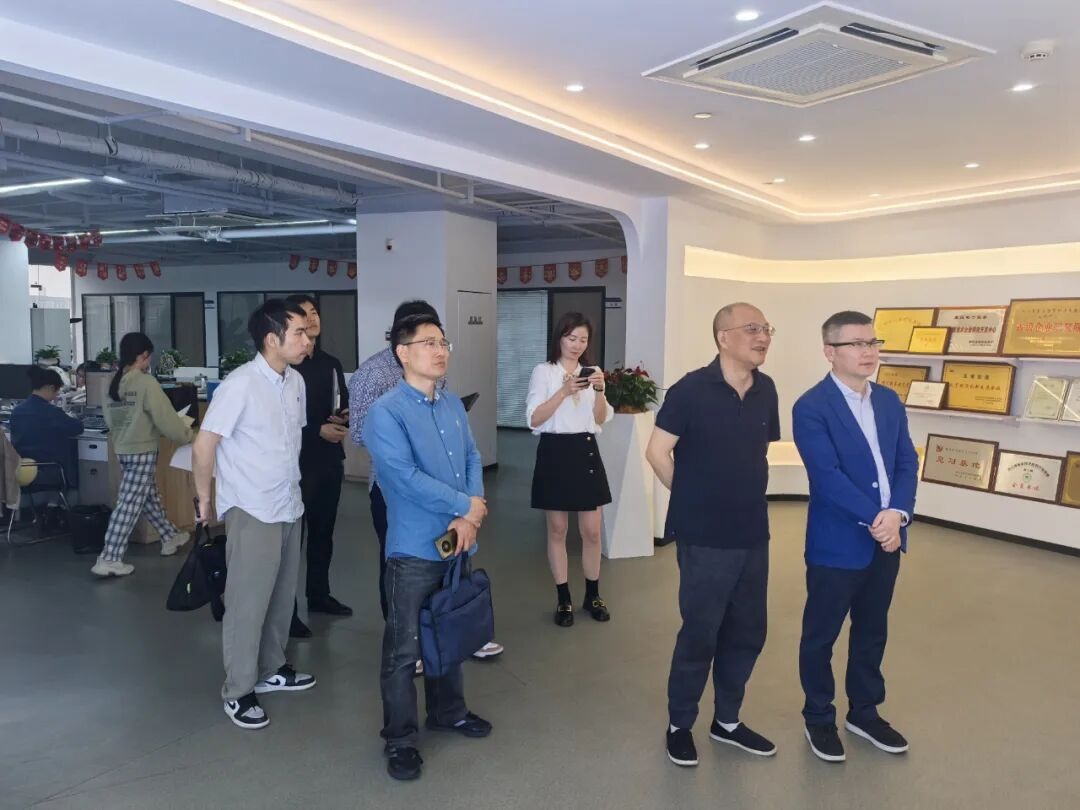 星汉资讯丨杭州市经济和信息化局副局长林昀一行来我司调研指导配图